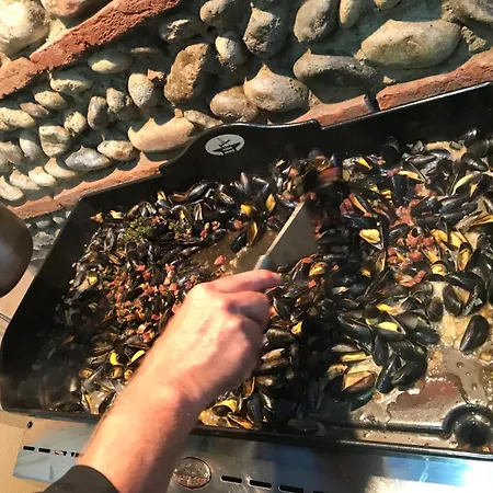 Oda ve Kahvaltı Et Table D'hotes La Cognee